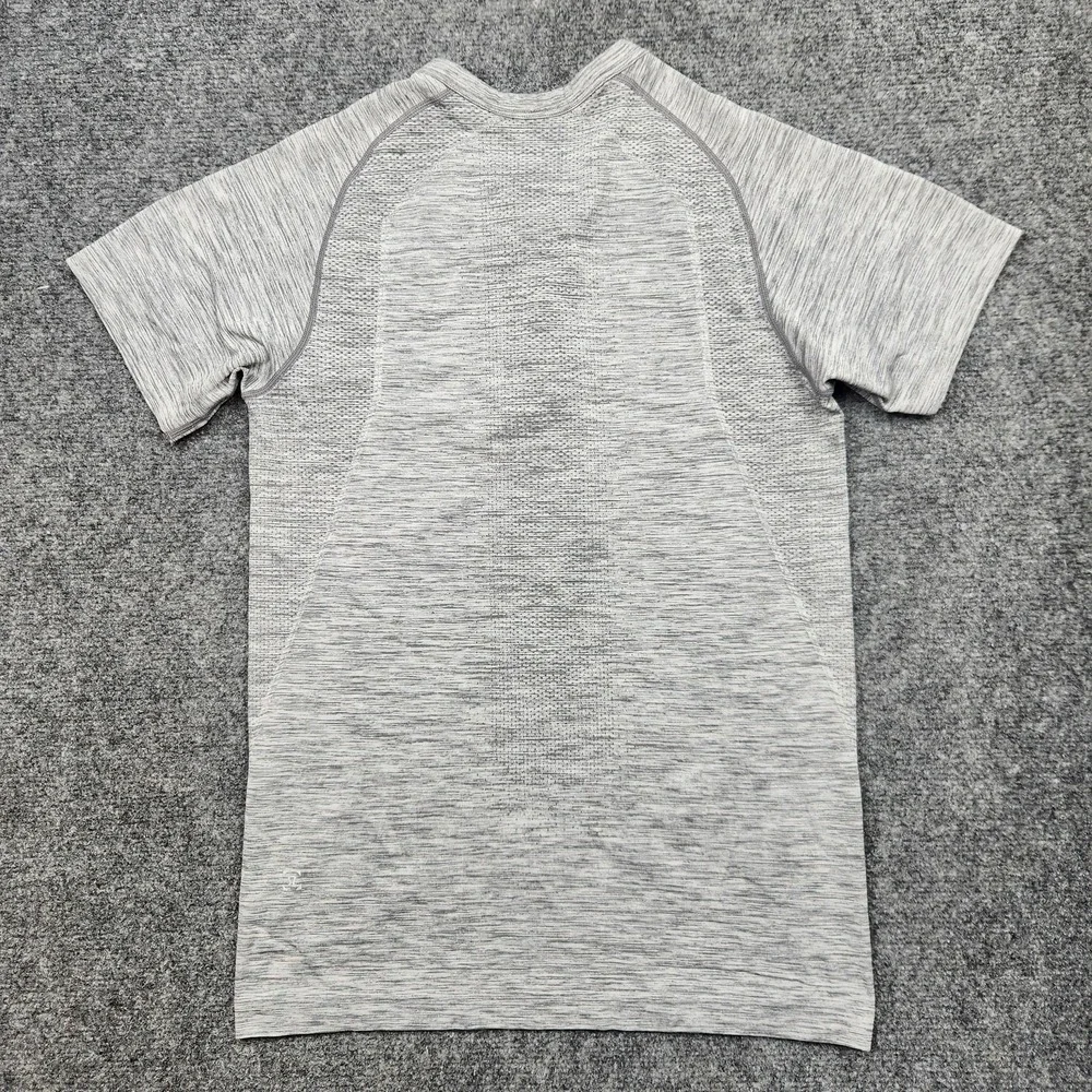 Lululemon Shirt Mens XS Gray Short Sleeve Henley Running Performance Tee - Picture 4 of 8